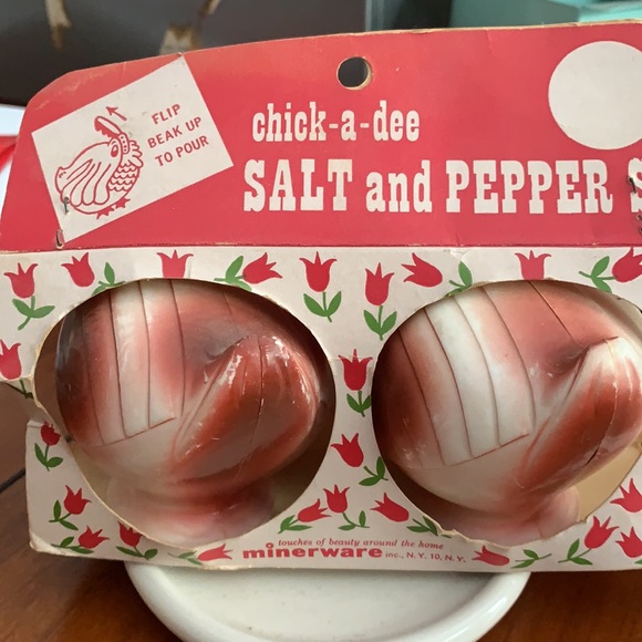 Chick-a- dee salt and pepper shakers made by Minerware Vintage - Picture 2 of 4